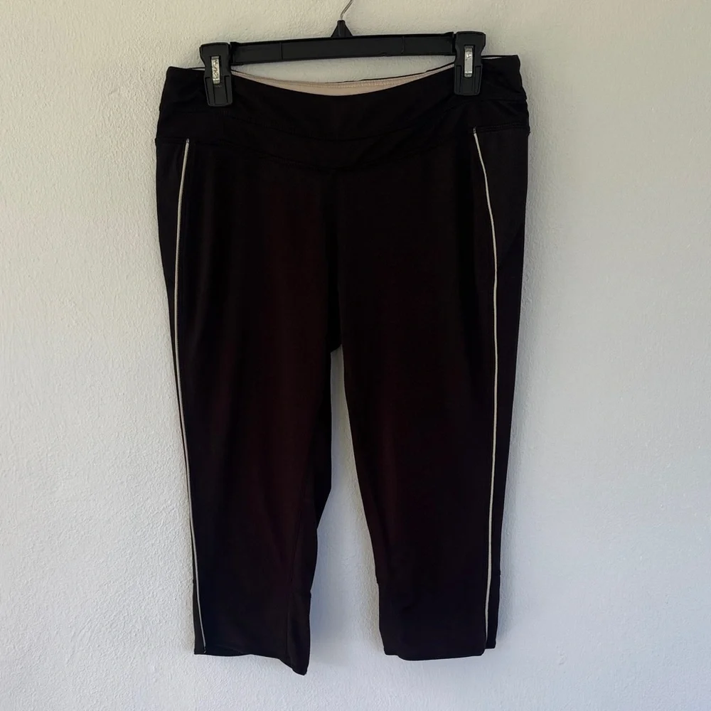 Tangerine black white stripe crop length mid rise workout leggings size medium